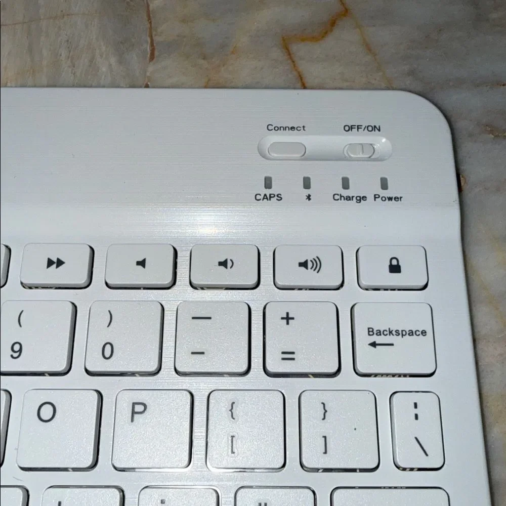 Fintie Ultra-Thin‎ Wireless Bluetooth Keyboard White for iPad Tablet iOS QWERTY